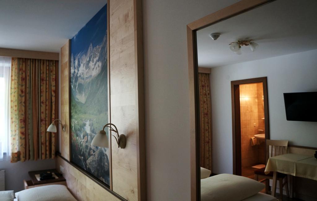 Roasnerhof Apartment Finkenberg Room photo